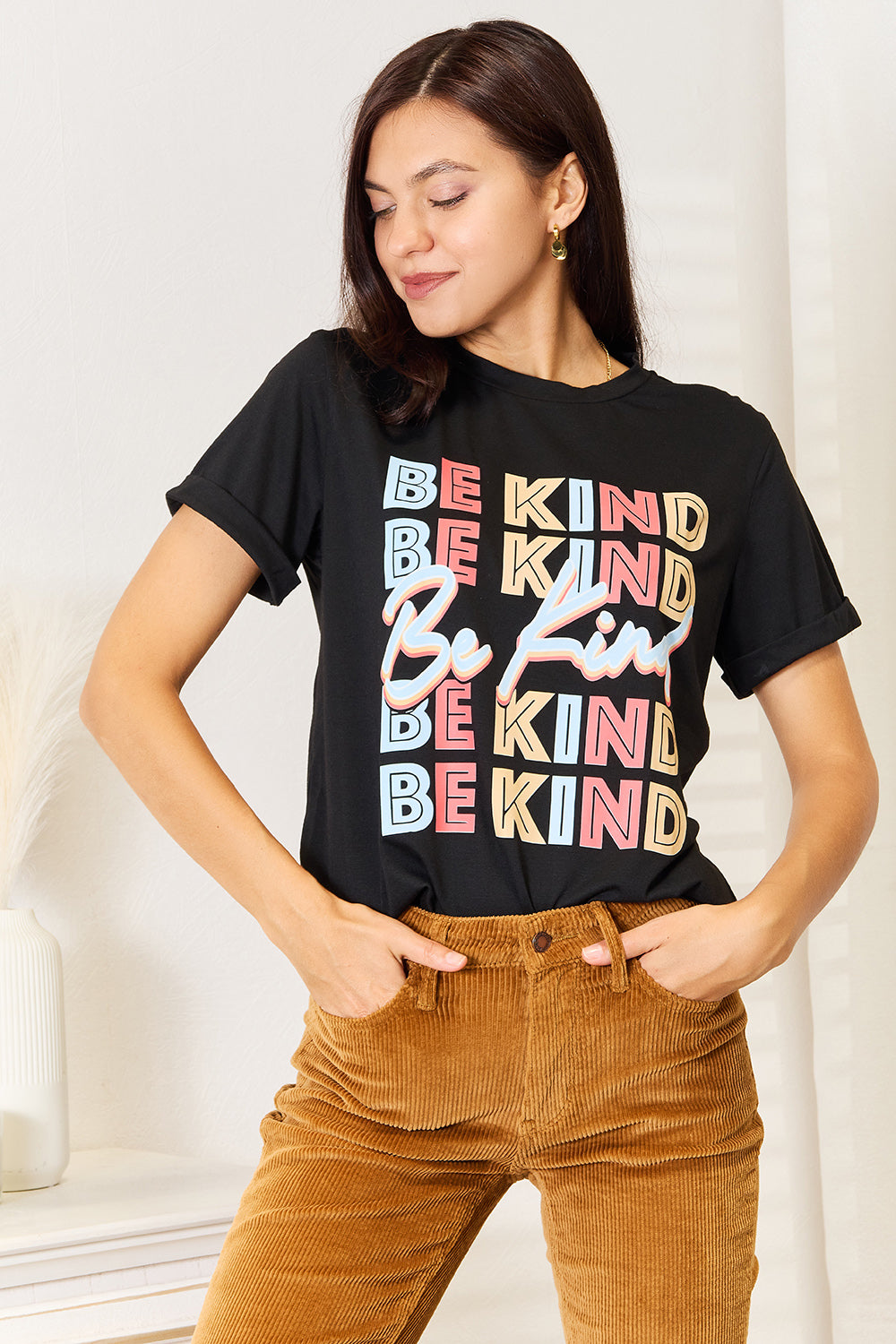 Simply Love BE KIND T-Shirt mit Rundhalsausschnitt und Grafik