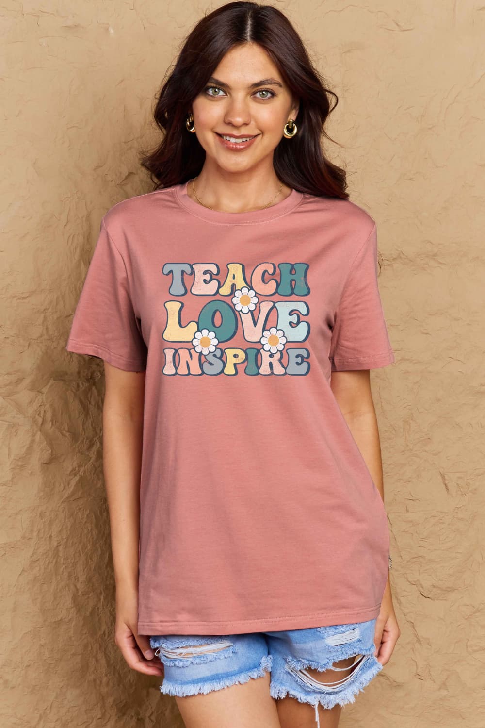 T-shirt graphique en coton Simply Love TEACH LOVE INSPIRE en taille réelle