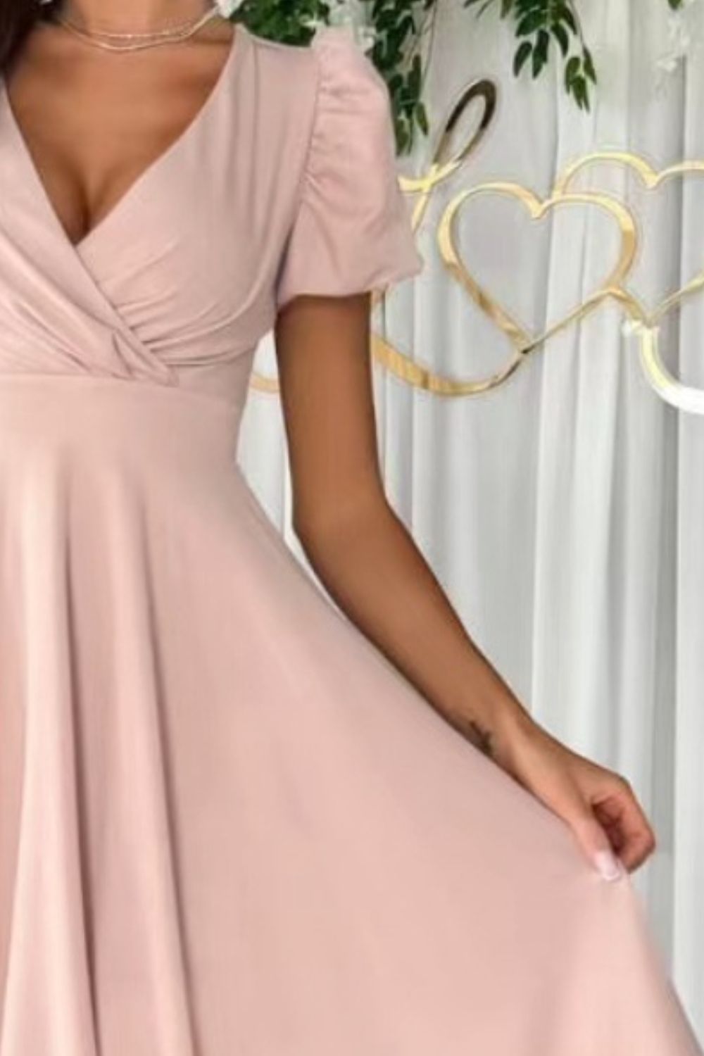 Midikleid mit Überwurf und Puffärmeln