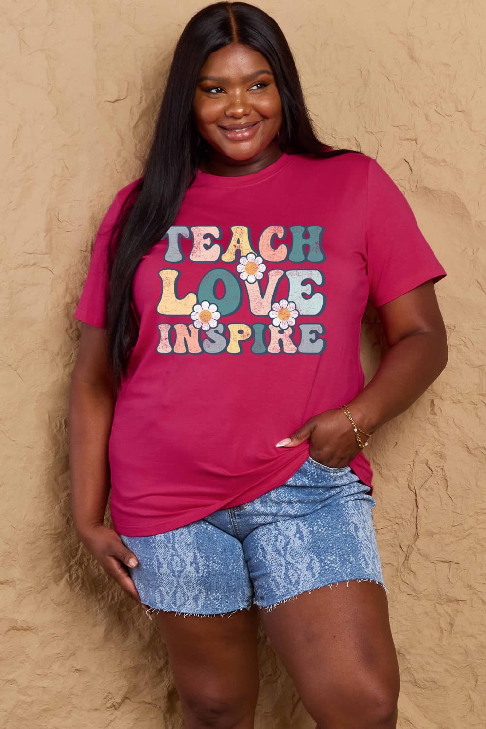 T-shirt graphique en coton Simply Love TEACH LOVE INSPIRE en taille réelle