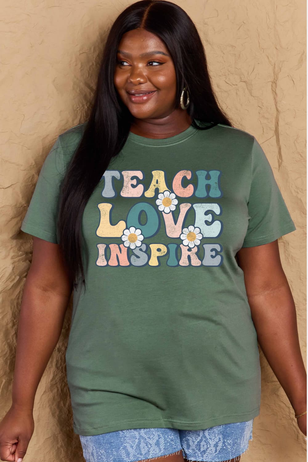 T-shirt graphique en coton Simply Love TEACH LOVE INSPIRE en taille réelle