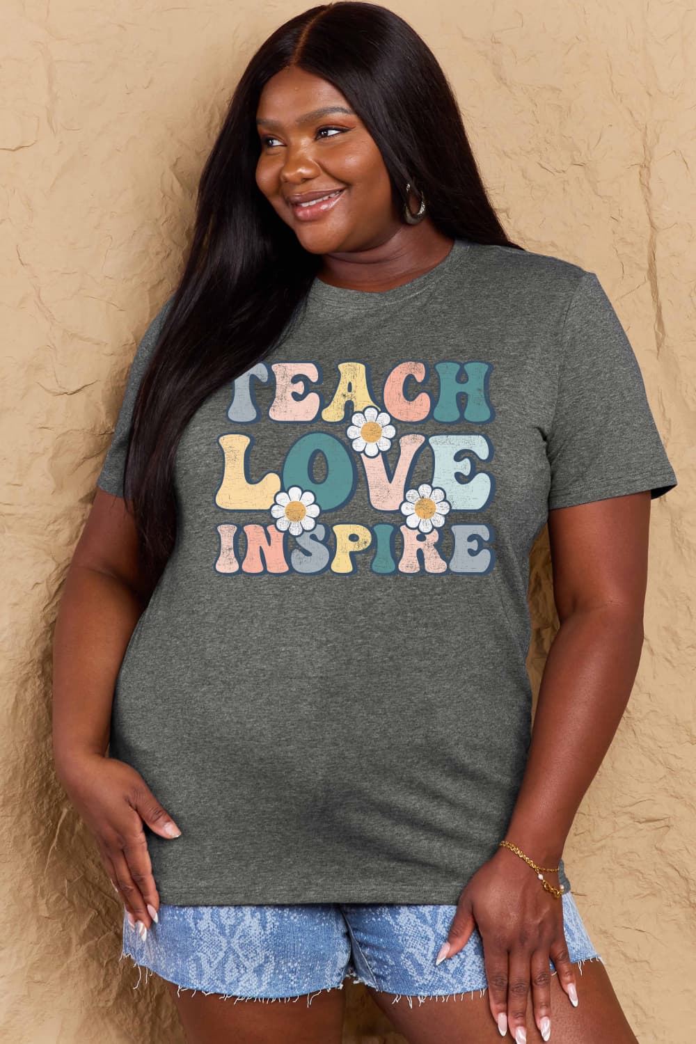 T-shirt graphique en coton Simply Love TEACH LOVE INSPIRE en taille réelle