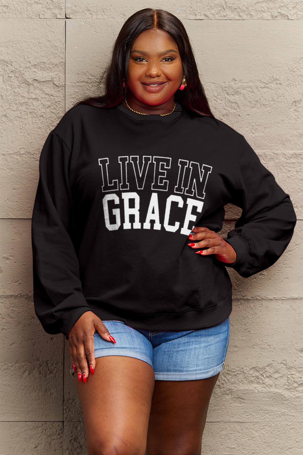 Sweat-shirt graphique LIVE IN GRACE en taille réelle Simply Love