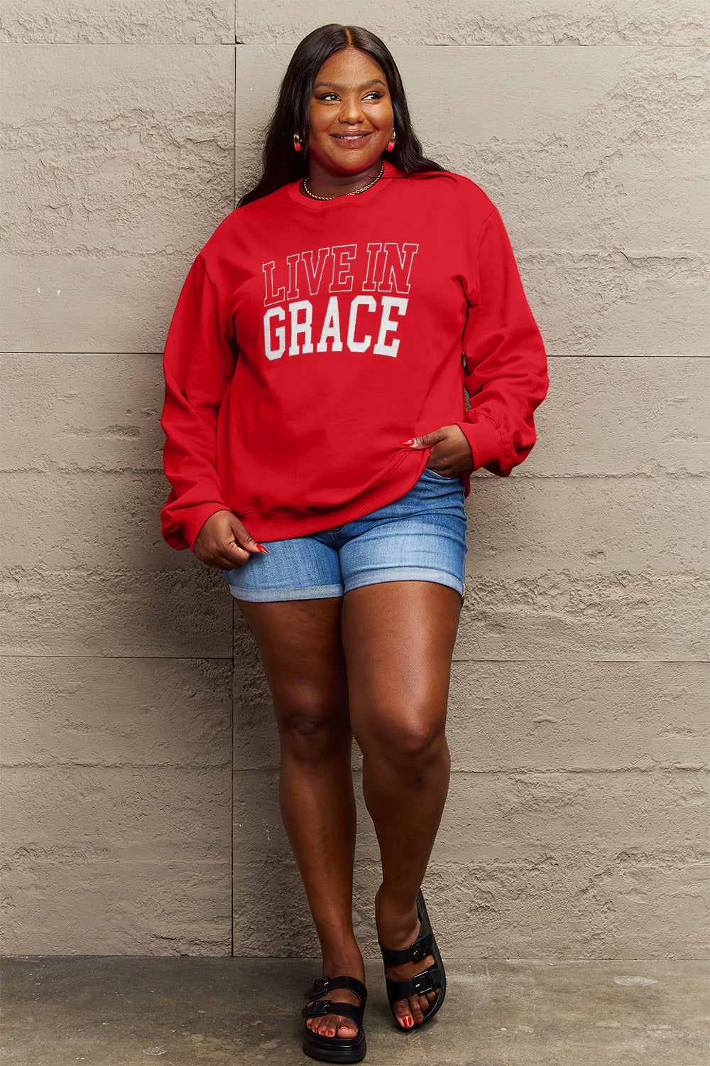 Sweat-shirt graphique LIVE IN GRACE en taille réelle Simply Love