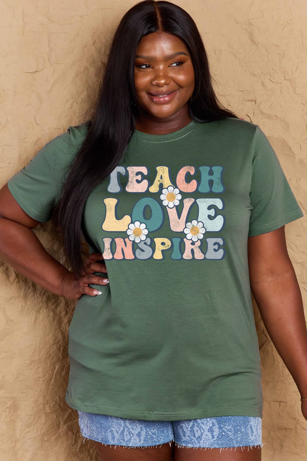 T-shirt graphique en coton Simply Love TEACH LOVE INSPIRE en taille réelle