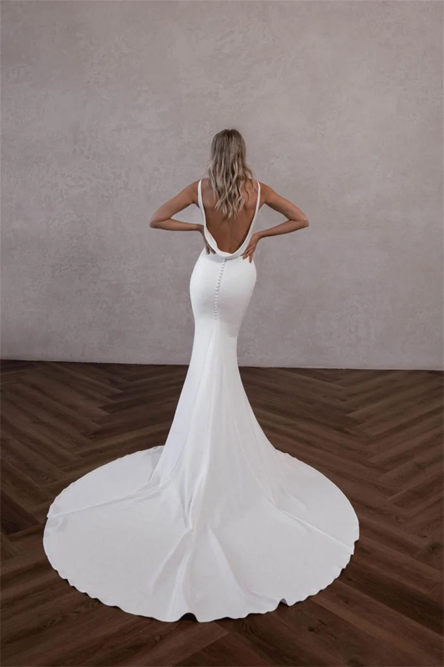 Robe de mariée sirène à col en V personnalisée – Robe de mariée en satin extensible avec dos ouvert