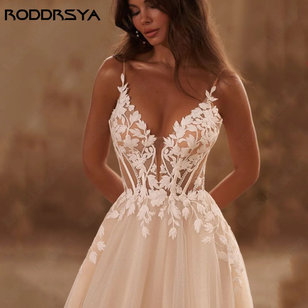 Robe de mariée pailletée à bretelles spaghetti – Robe de mariée bohème dos nu à col en V avec appliques et traîne