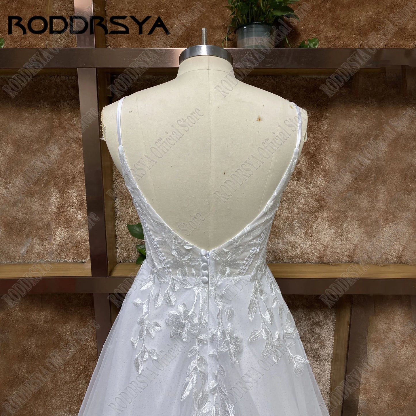 Robe de mariée pailletée à bretelles spaghetti – Robe de mariée bohème dos nu à col en V avec appliques et traîne