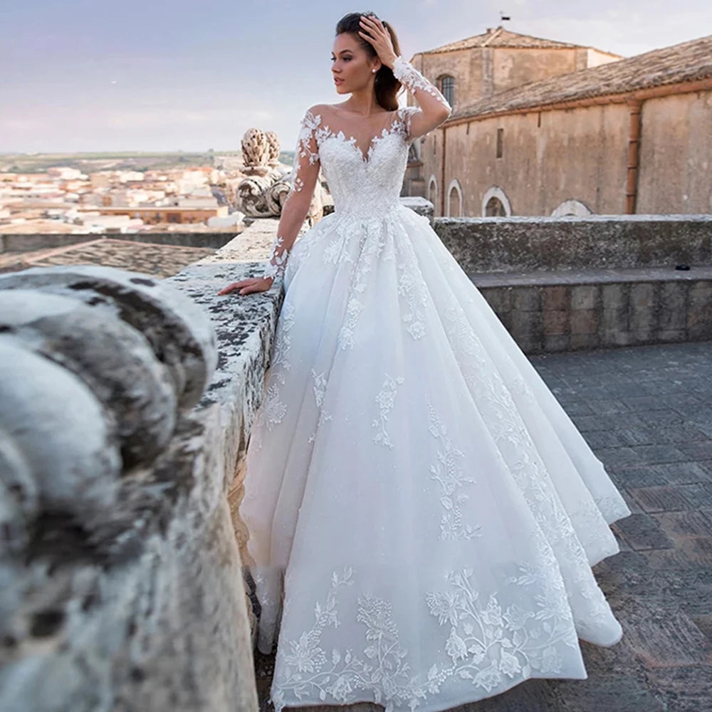 Robe de mariée élégante 2023 – Robe de mariée en dentelle à manches longues et col en V avec dos nu et motif princesse