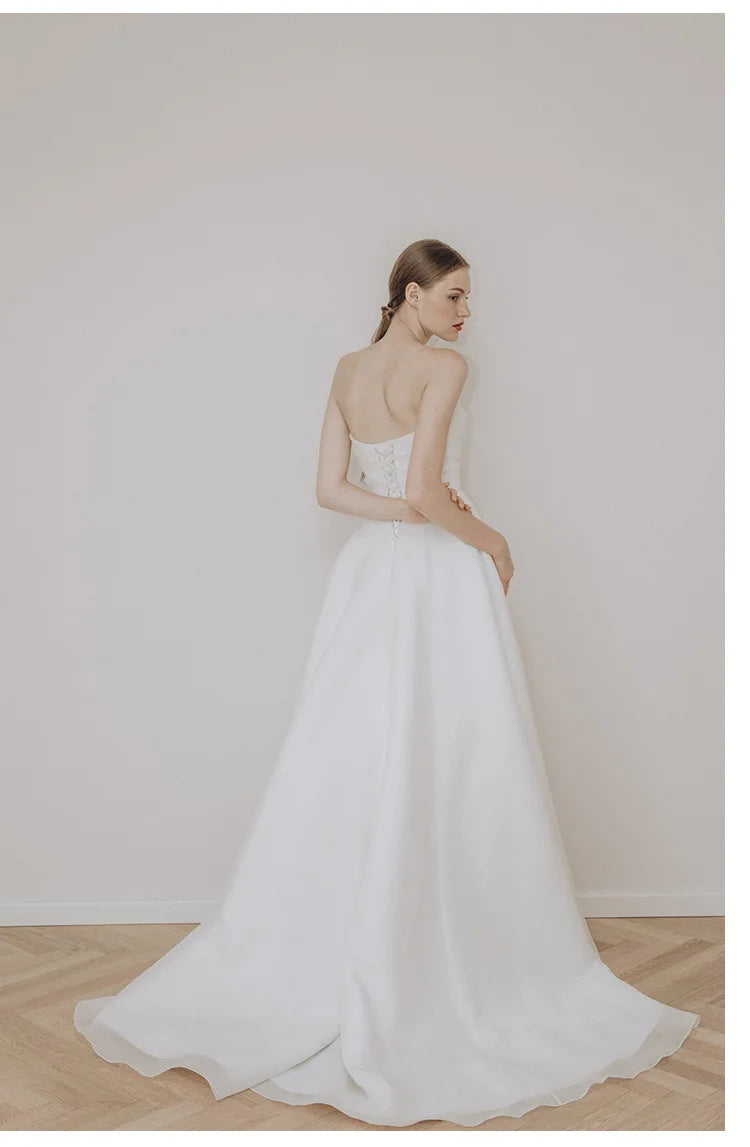 Robe de mariée bustier en A personnalisée – Robe de mariée élégante sans manches avec dos lacé et petite traîne