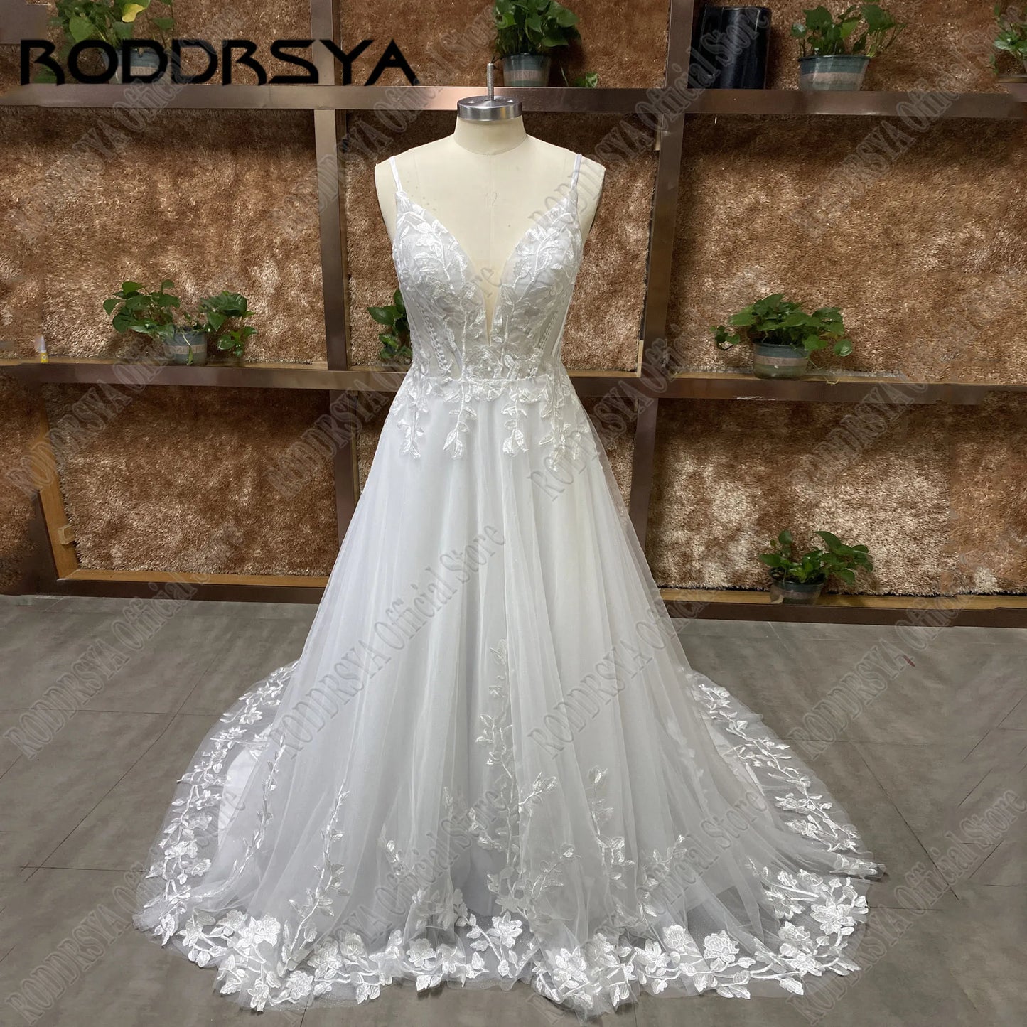 Robe de mariée pailletée à bretelles spaghetti – Robe de mariée bohème dos nu à col en V avec appliques et traîne