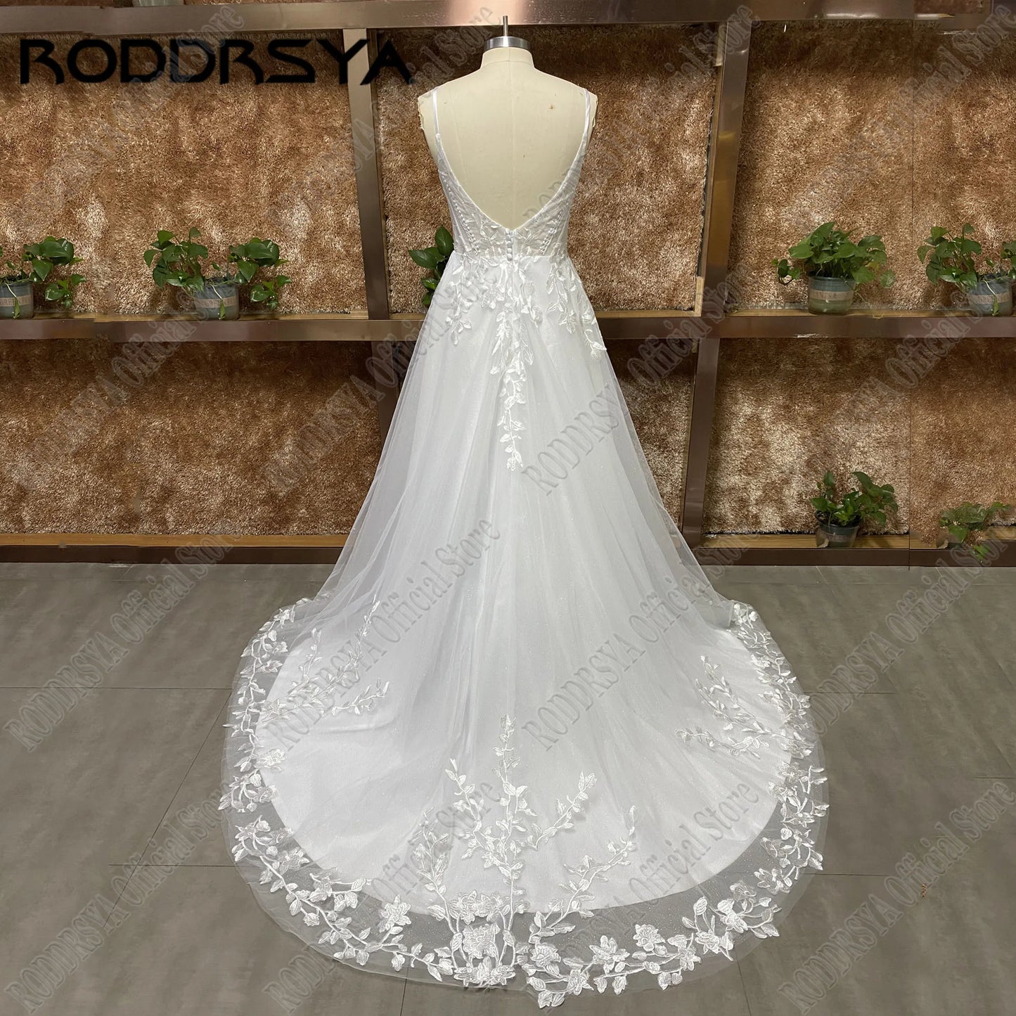 Robe de mariée pailletée à bretelles spaghetti – Robe de mariée bohème dos nu à col en V avec appliques et traîne