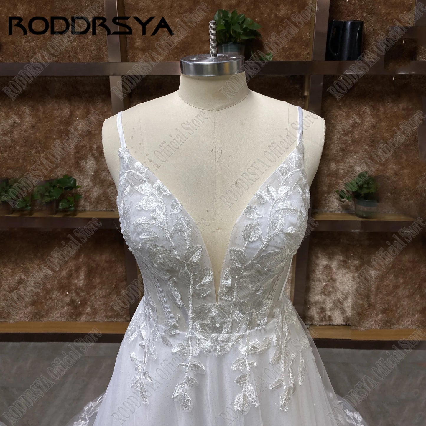 Robe de mariée pailletée à bretelles spaghetti – Robe de mariée bohème dos nu à col en V avec appliques et traîne