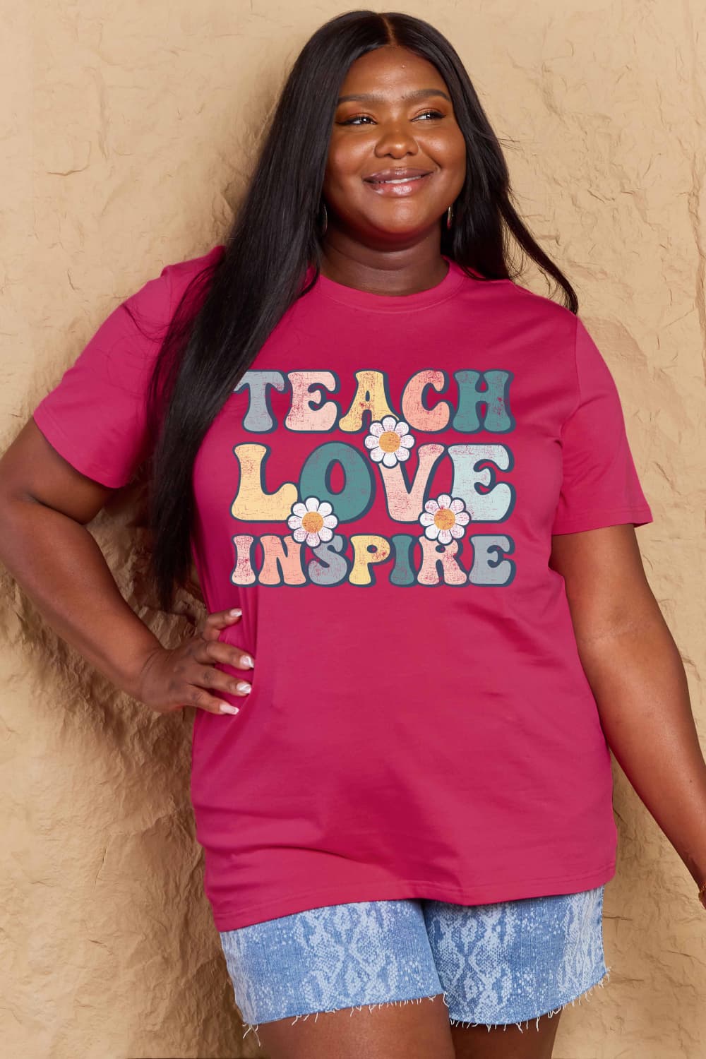 T-shirt graphique en coton Simply Love TEACH LOVE INSPIRE en taille réelle