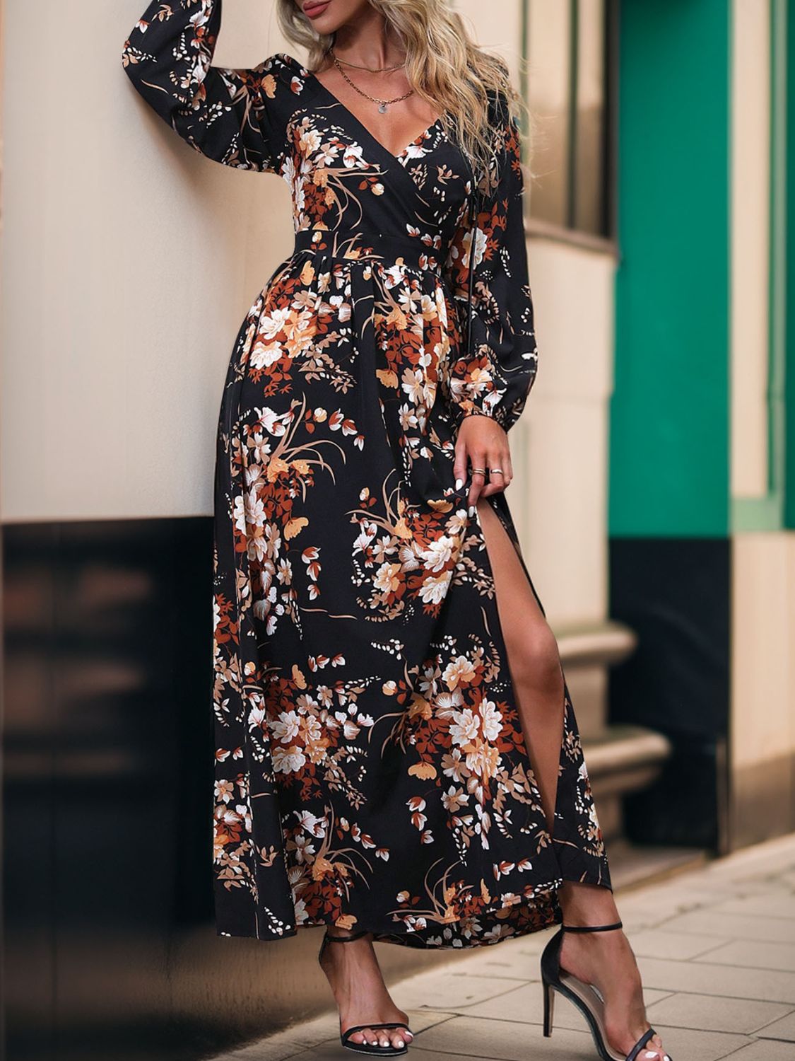 Perfee – Langärmliges Maxikleid mit Schlitz und Print