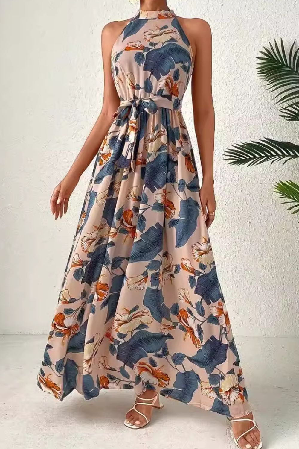 Ärmelloses Kleid mit Blumenmuster und Bindeband