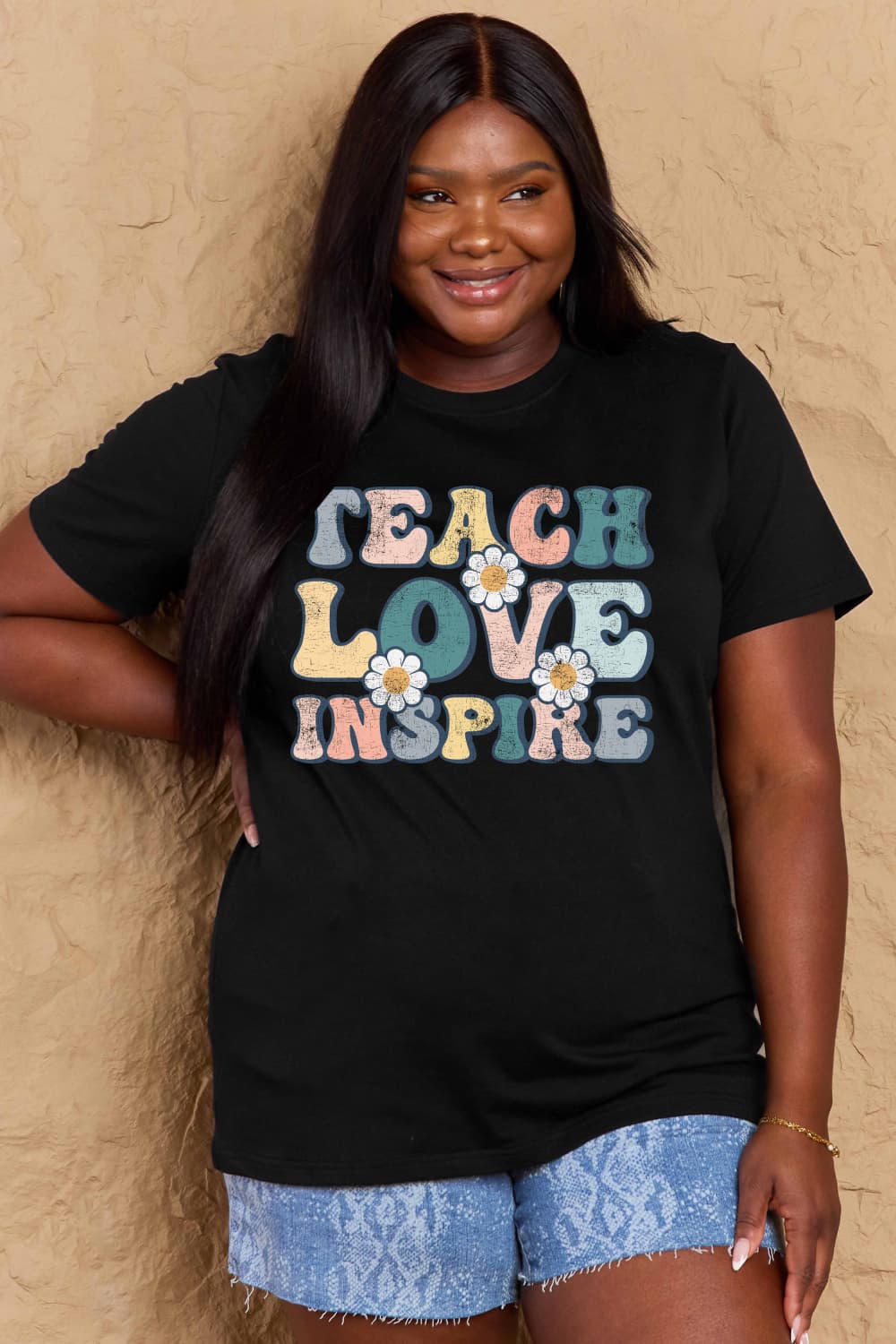 T-shirt graphique en coton Simply Love TEACH LOVE INSPIRE en taille réelle