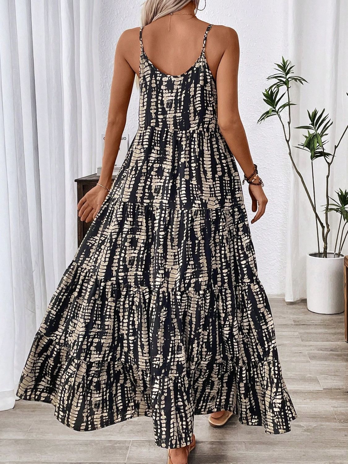 Robe longue à imprimé à encolure dégagée