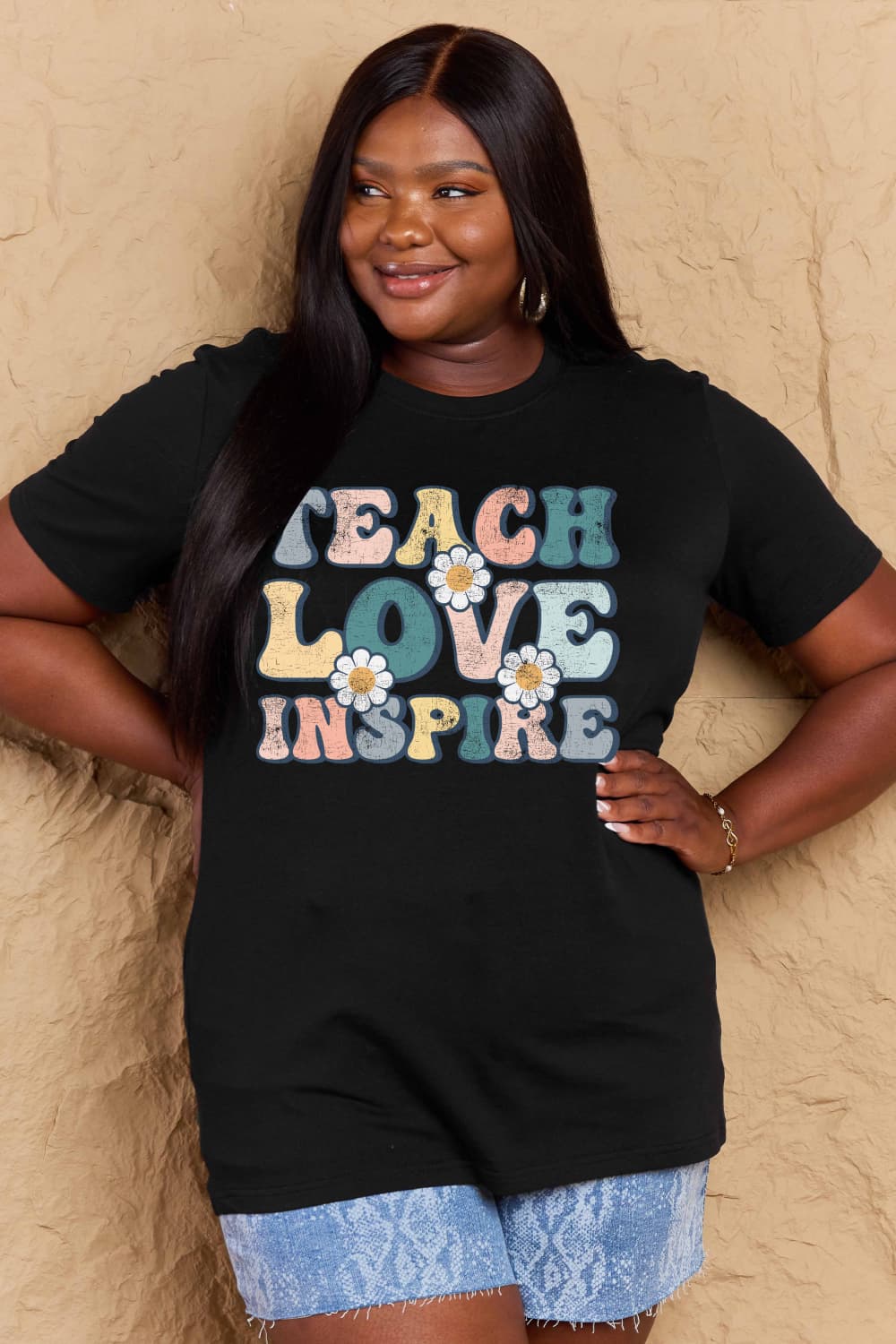 T-shirt graphique en coton Simply Love TEACH LOVE INSPIRE en taille réelle