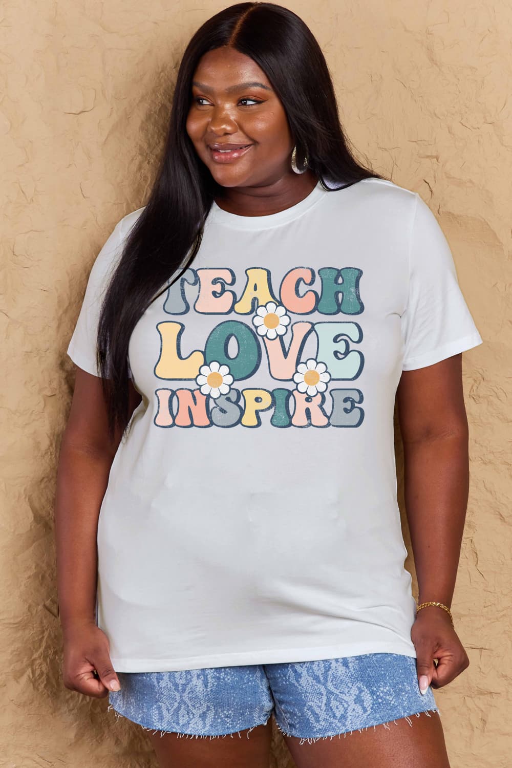 T-shirt graphique en coton Simply Love TEACH LOVE INSPIRE en taille réelle