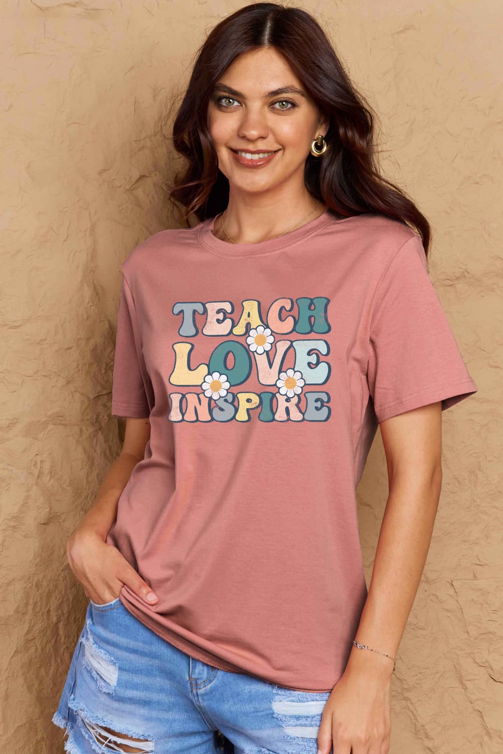 T-shirt graphique en coton Simply Love TEACH LOVE INSPIRE en taille réelle