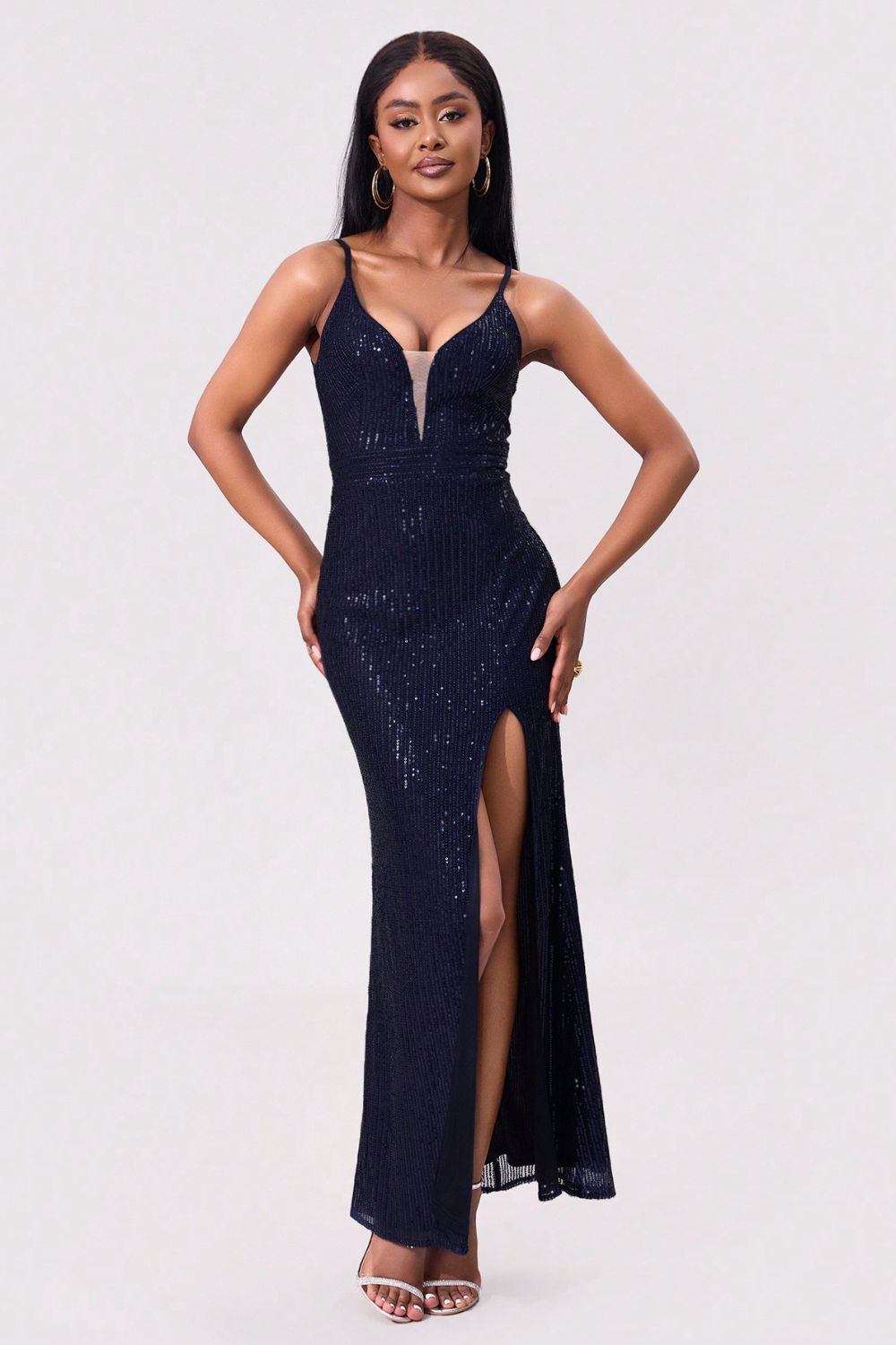 Robe longue camisole dos nu à sequins fendus