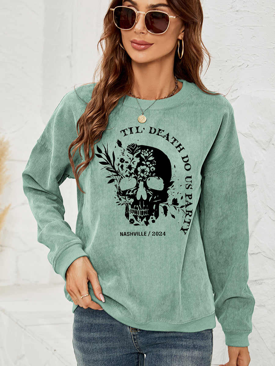 Sweatshirt mit überschnittenen Schultern und Totenkopf Grafik