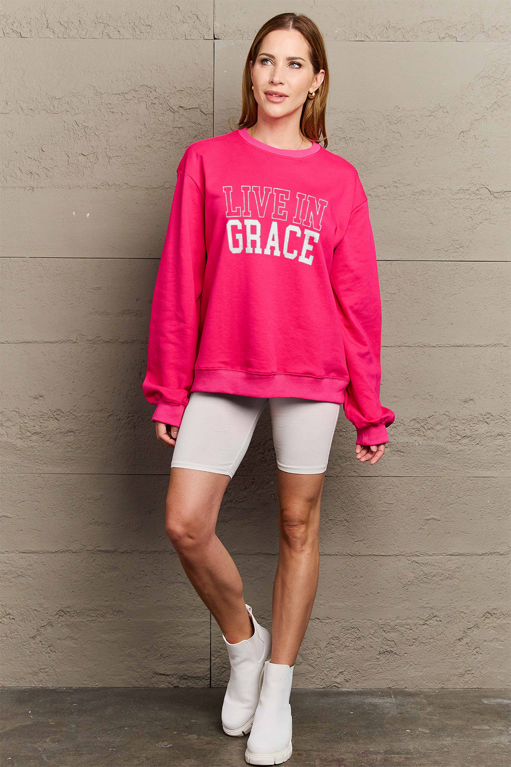 Sweat-shirt graphique LIVE IN GRACE en taille réelle Simply Love